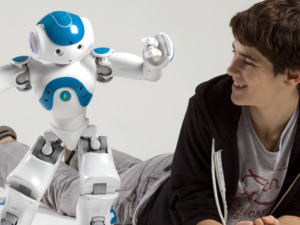 NAO Next Gen, robotul umanoid cu functii INCREDIBILE de auz, vorbire si locomotie. Vezi VIDEO