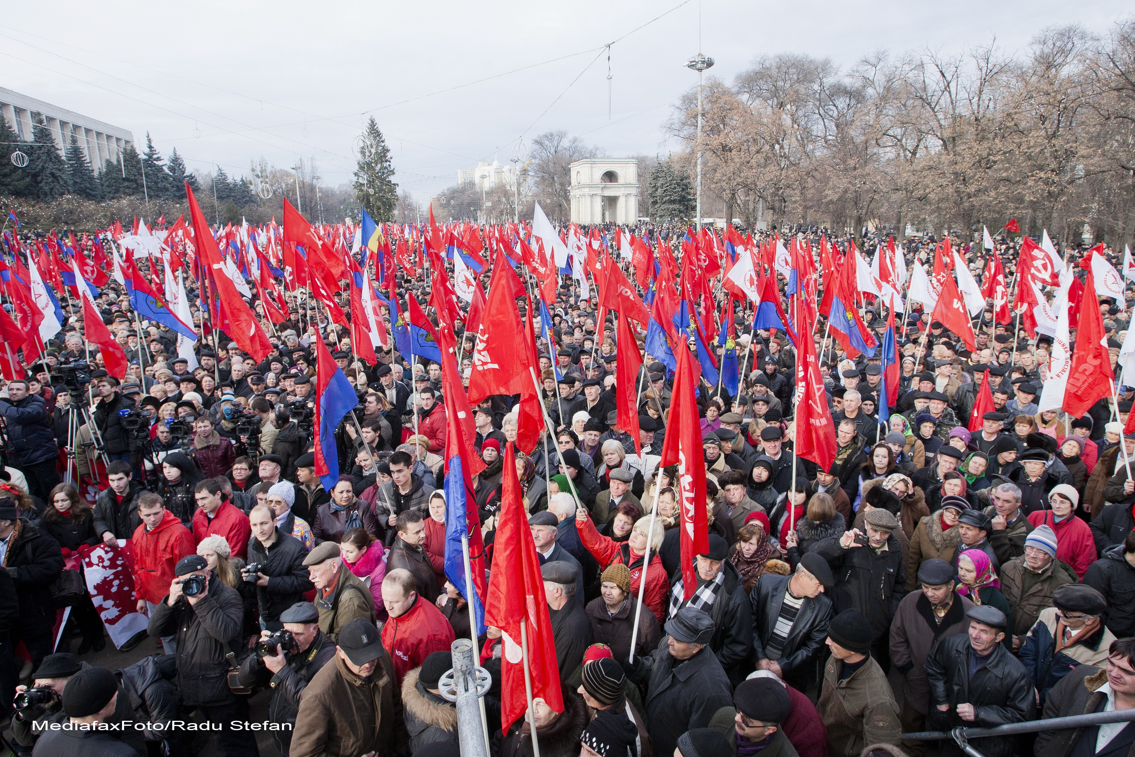 Miting de amploare al Partidului Comunist la Chisinau impotriva Guvernului: peste 15.000 de oameni