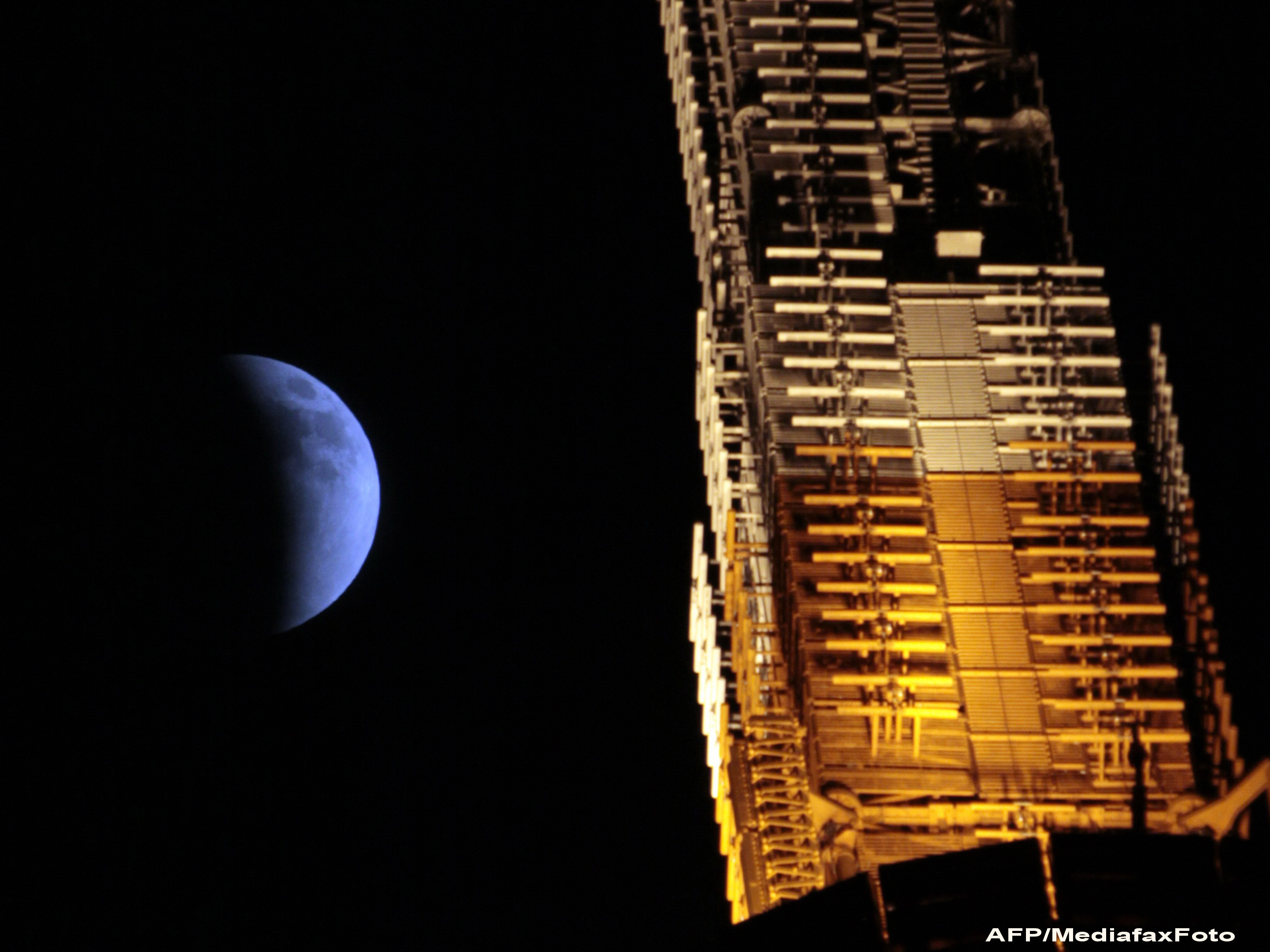 Imagini SPECTACULOASE ale eclipsei de luna din Israel, Japonia, China, SUA si Pakistan