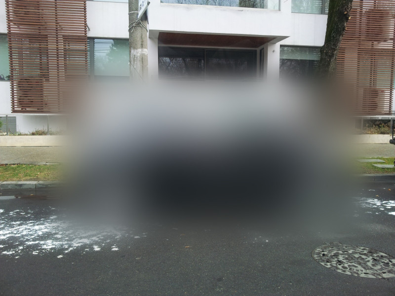 FOTO. Cum se razbuna locuitorii dintr-un cartier de fite, cand cineva le ocupa locul de parcare