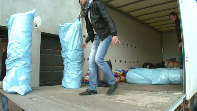 Tone de detergent contrafacut, vandut sub un brand celebru, au fost confiscate in Capitala