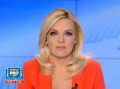 VIDEO. Un tanar inarmat sta pe mijlocul unei sosele din Hollywood si trage la intamplare in masini