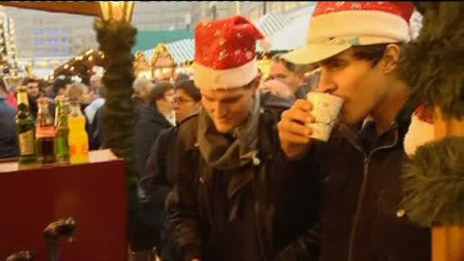 Un barbat imbracat in Mos Craciun i-a oferit o bautura cu "drogul violului" unei tinere de 15 ani