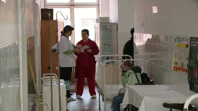 Ancheta in cazul elevilor din judetul Arad, care au ajuns la spital cu intoxicatie alimentara