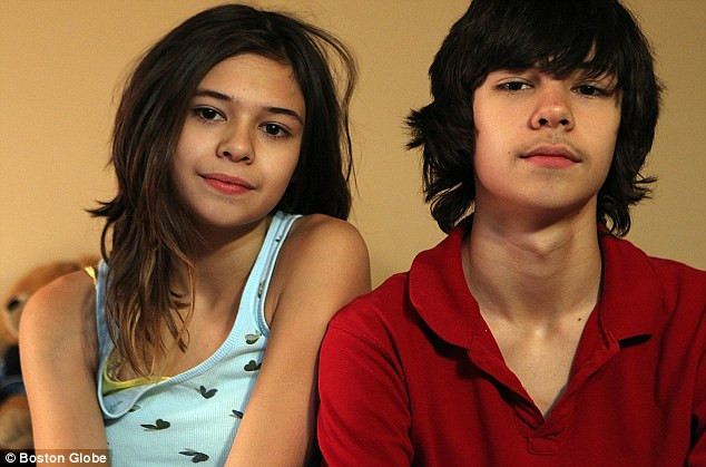 Copiii din aceasta imagine au fost candva doi BAIETI gemeni. Afla-le povestea uluitoare