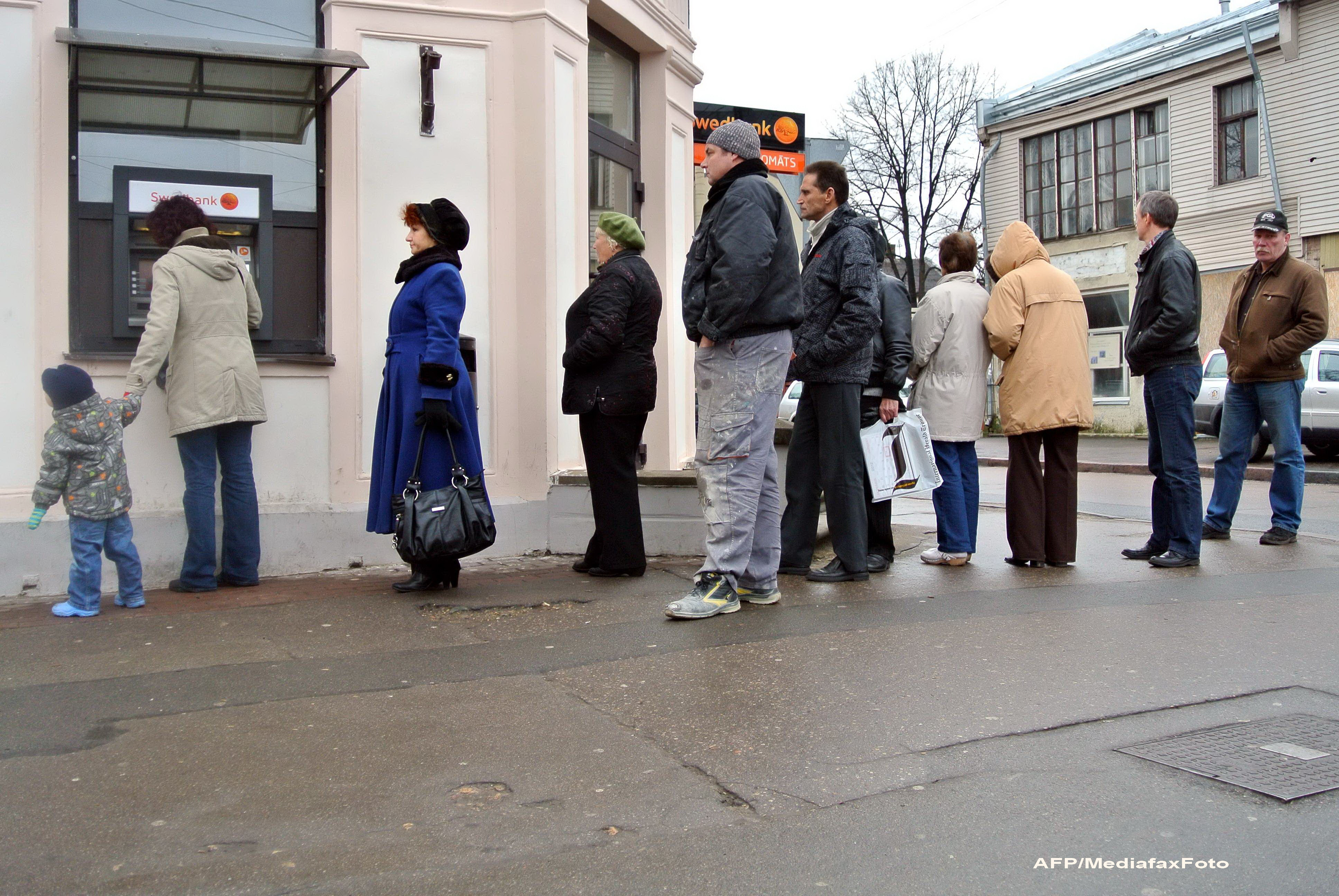 Panica in Letonia. Clientii unei banci au retras 29 milioane lire sterline, din cauza unor ZVONURI
