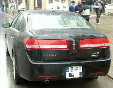 Un preot al Bisericii Ortodoxe are un Lincoln hibrid, care nu e pe piata in Europa. "E o donatie"