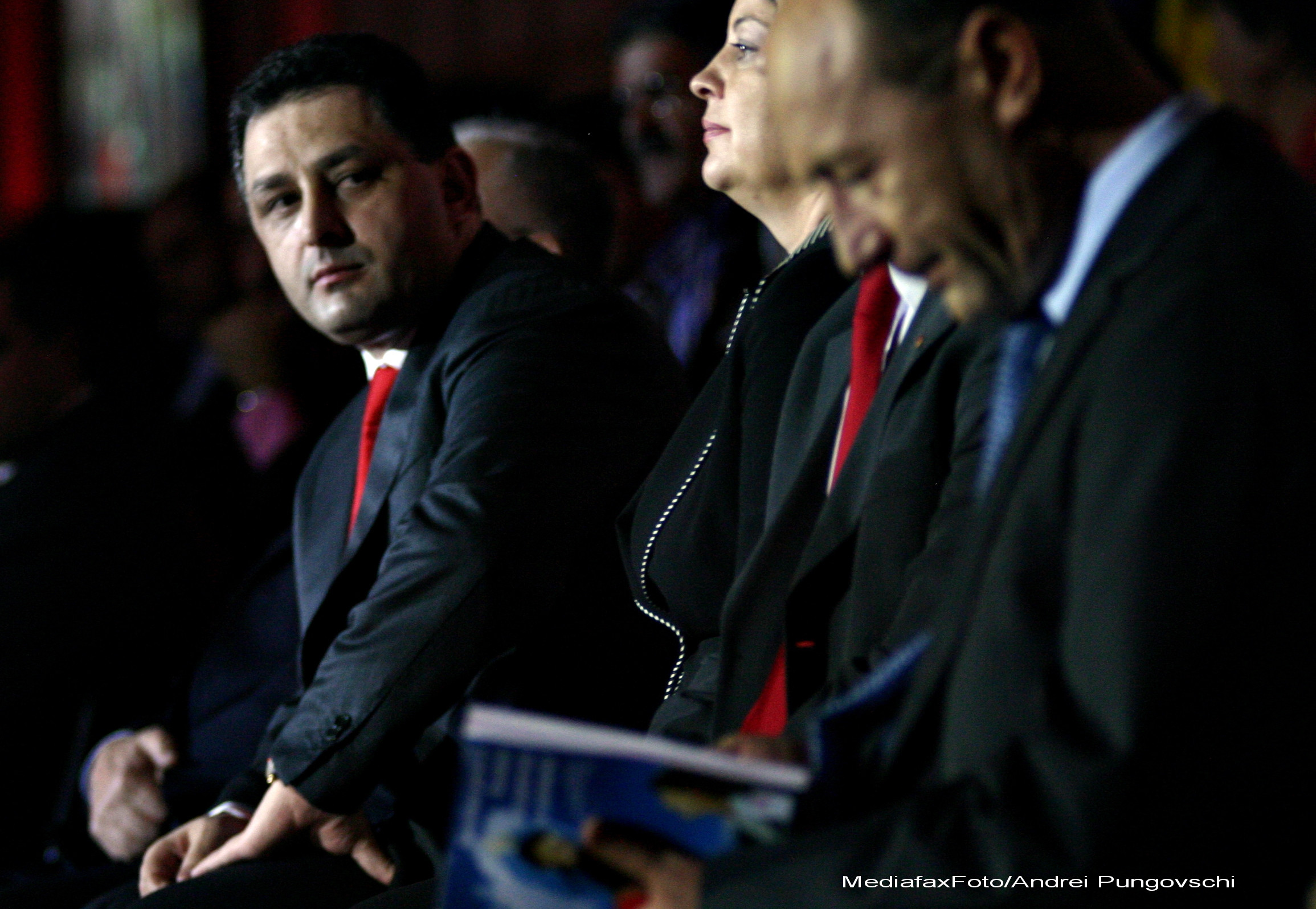 Vanghelie si Ontanu - printre primarii care au fost DECORATI de presedintele Traian Basescu