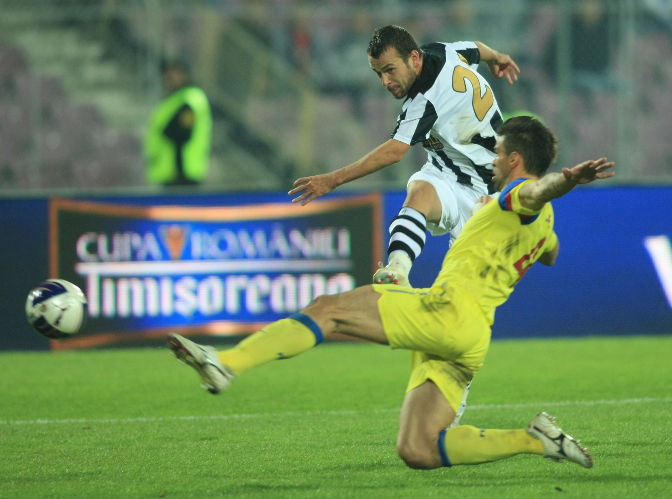 Cum se „intareste” Poli Timisoara: vinde vedetele si cumpara jucatori de Liga a II-a