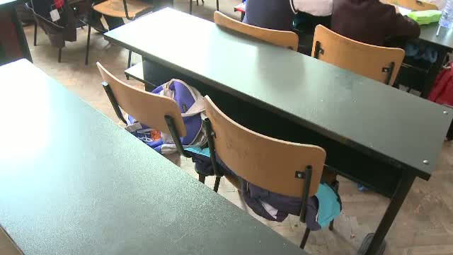 Incident grav la o scoala din Hunedoara. Un elev de clasa a VIII-a si-a ranit colegul cu un cutit