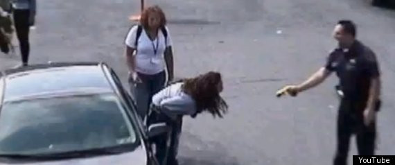 VIDEO. Reactia acestui politist a ingrozit America. De ce a doborat o adolescenta