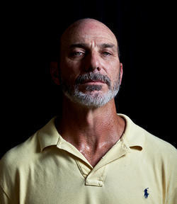 Cel mai ghinionist om. A stat 25 de ani dupa gratii, iar acum fosta sotie i-a facut o "surpriza"