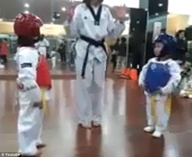 VIDEO. Viral pe internet. Vezi aici cel mai neasteptat meci de taekwondo
