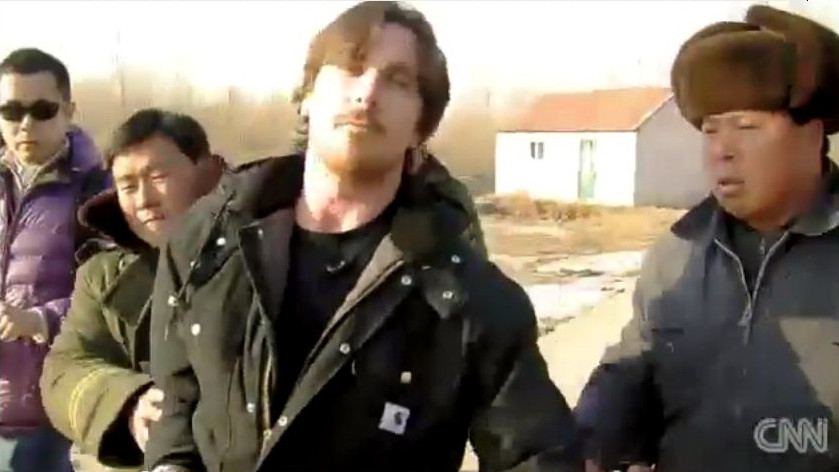 VIDEO. Christian Bale, "Batman", atacat de niste paznici chinezi. Cenzura comunista a lui Hu Jintao