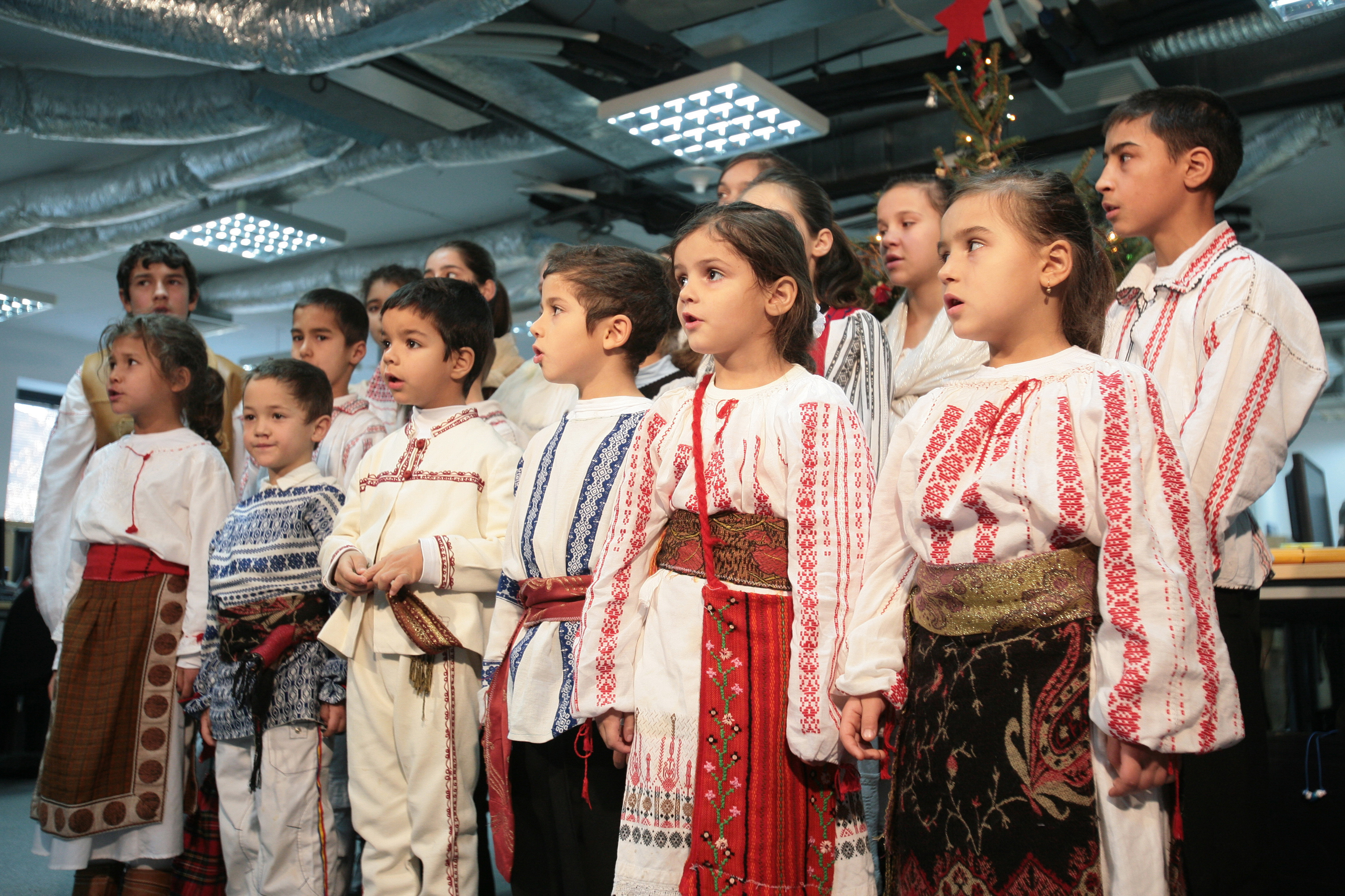 Campania Salveaza Craciunul a strans deja 50.000 de euro pentru orfanii din Valea Screzii