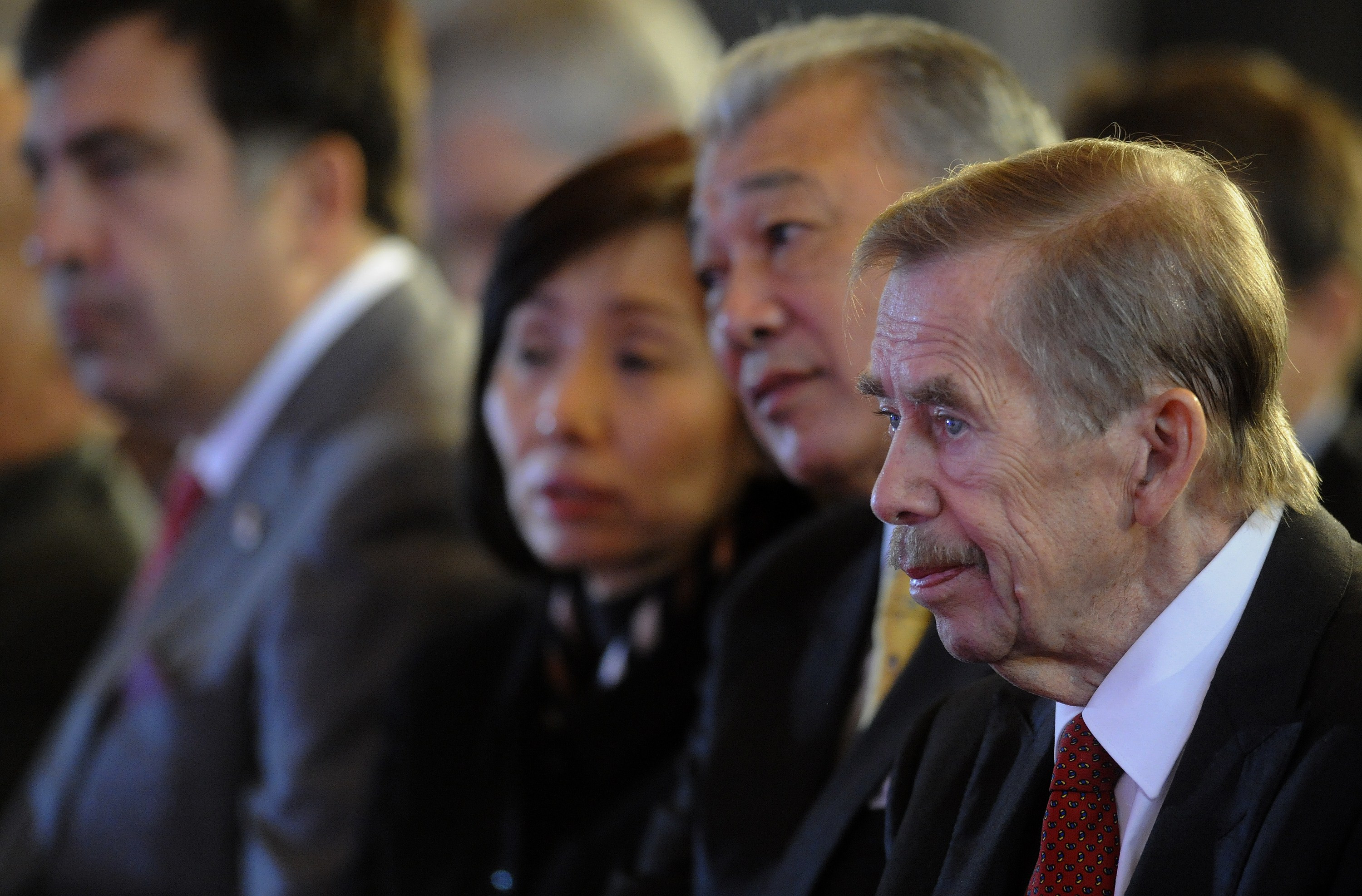 Vaclav Havel, omul care a adus "putere celor fara de putere" si a inventat o revolutie fara sange