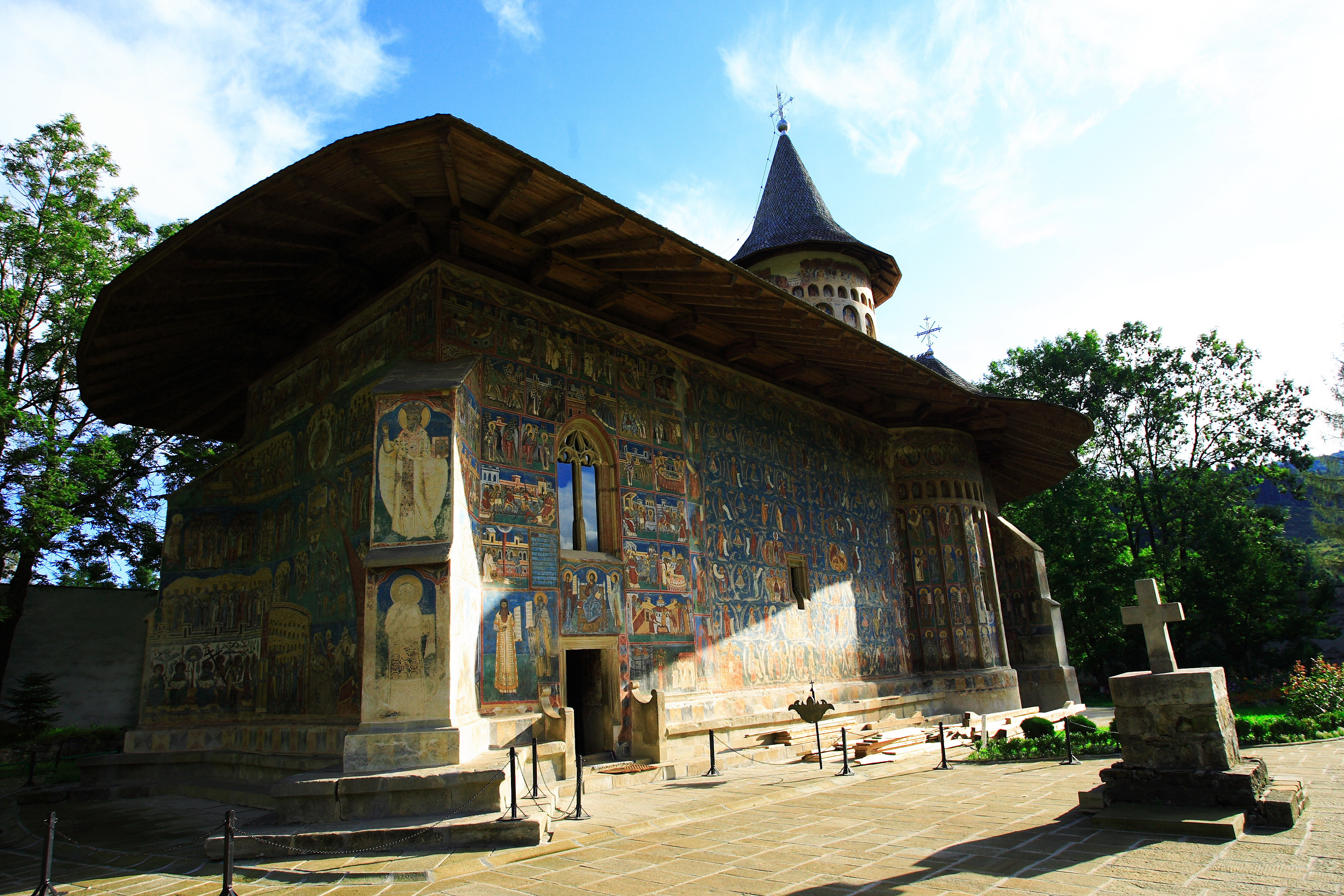 Locul unde timpul curge altfel. Cat costa sa-ti petreci Sarbatorile in fascinanta lume a Bucovinei