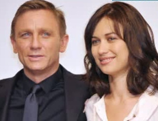 Daniel Craig il va intruchipa pe James Bond in alte cinci filme, intrecandu-l astfel pe Roger Moore