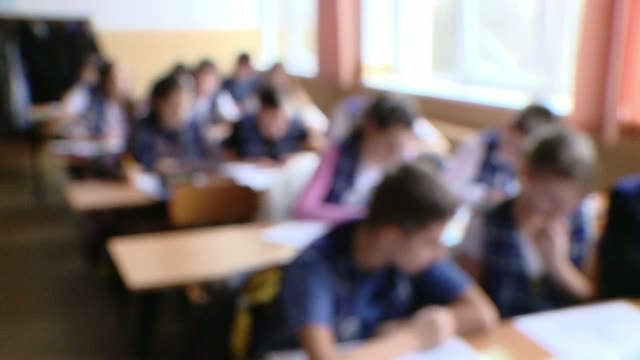 Spirite incinse la scoala din Simand. Primarul refuza plata salariilor, dascalii ameninta cu greva