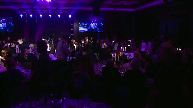 Fundatia Lauder a aprins lumanarile Craciunului la a zecea editie a Galei Prieteniei