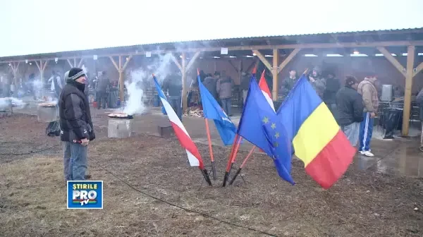 Maestrii macelari din trei tari s-au intrecut in transarea grasunilor si prepararea carnatilor