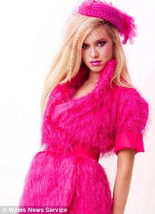 Daca cineva i-ar fi luat mesajul in serios, finalul ar fi fost altul. Drama unei fete frumoase