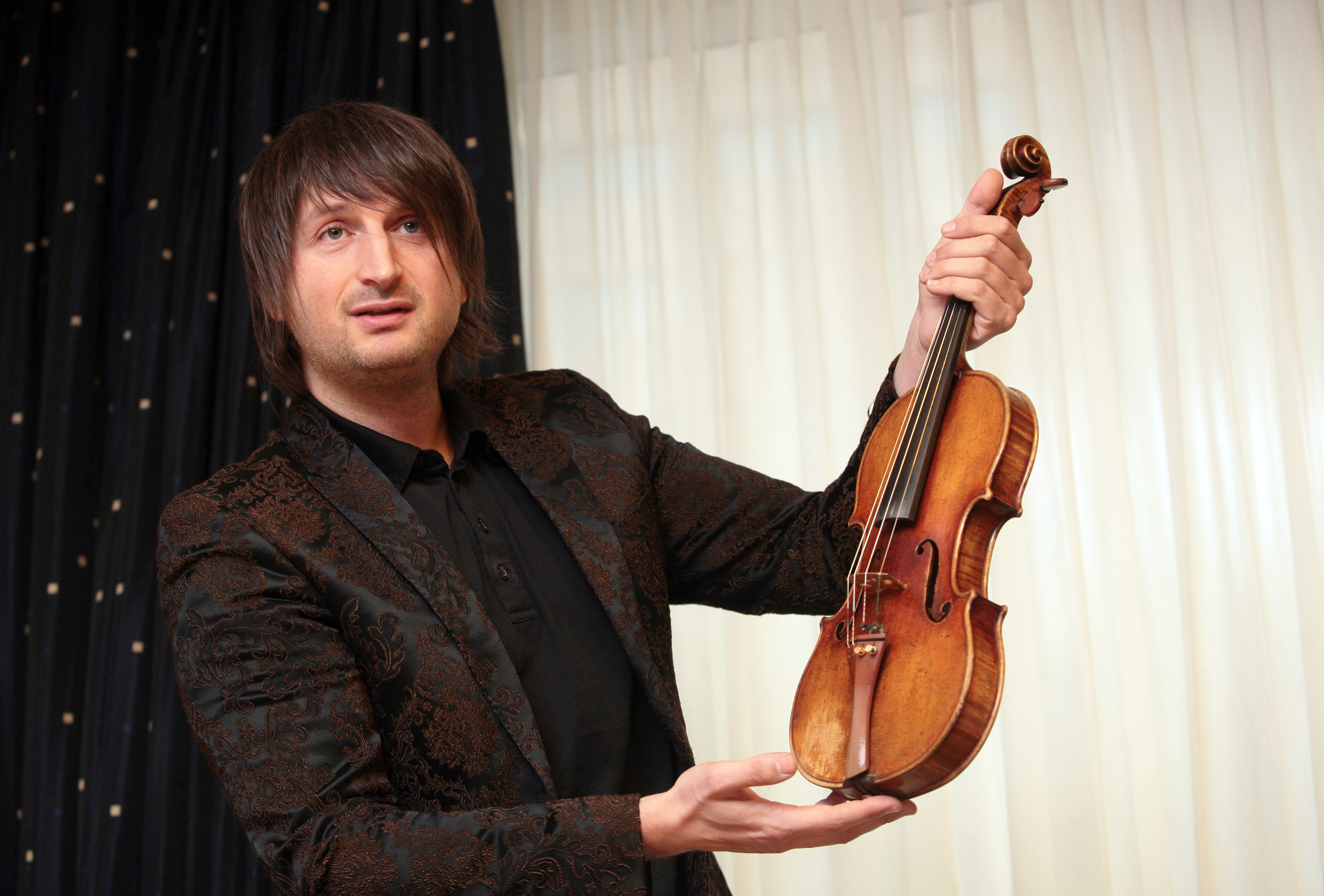 Violonistul Edvin Marton a ajuns la Floreasca dupa ce a cazut si s-a lovit la cap.Nu are traumatisme