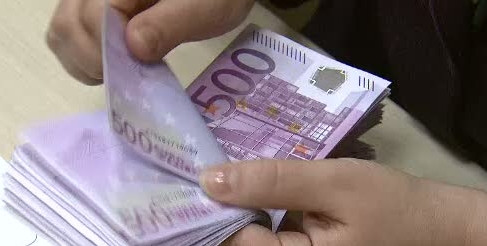 Camatarii au luat 1 mil. euro de la un fiu de deputat: "Si tu, si tatal tau veti disparea ca Elodia"