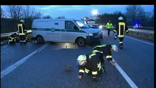 Misiune imposibila pentru pompierii germani. Au adunat 40.000 euro in monede, risipite pe sosea