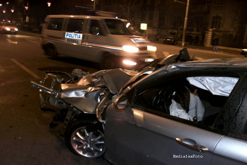 Accident in lant in cartierul Drumul Taberei din Capitala: 8 masini avariate si doua persoane ranite