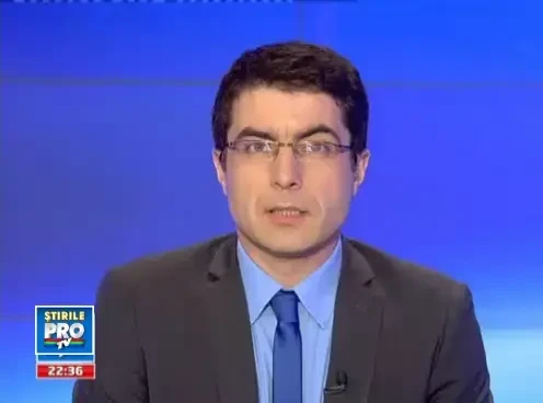 VIDEO. Momentul in care 22 de tone de portocale, aflate intr-un TIR, se rastoarna pe sosea