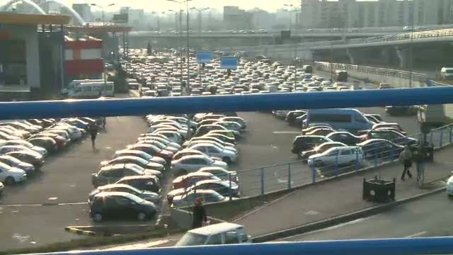 Spiritul sarbatorilor s-a pierdut in aglomeratie, calcat in picioare de cei iesiti la cumparaturi