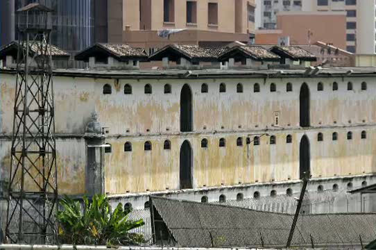 Un roman risca pedeapsa capitala in Malaezia. Daca va fi gasit vinovat, va fi spanzurat