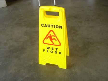 Nu va mai trebui sa munceasca niciodata, dupa ce a avut ghinionul sa alunece intr-o cafenea