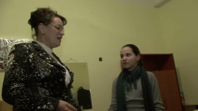 Daruiesti si castigi: destinul crud al fetitei cu voce de ciocarlie