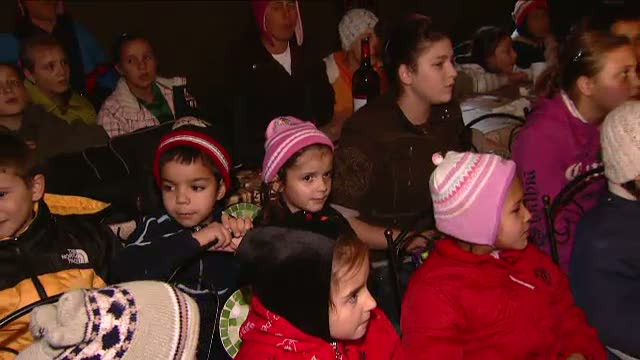 VIDEO. Colindele orfanilor din Valea Screzii care va multumesc pentru ca le-ati salvat Craciunul