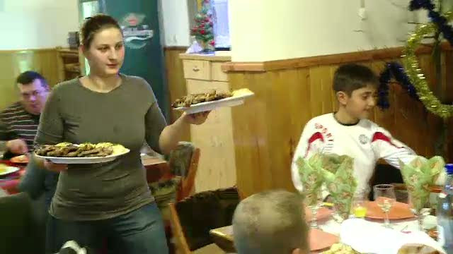 EXPERIMENT. Cat se ingrasa un turist, dupa trei zile la munte. VIDEO cu proba cantarului