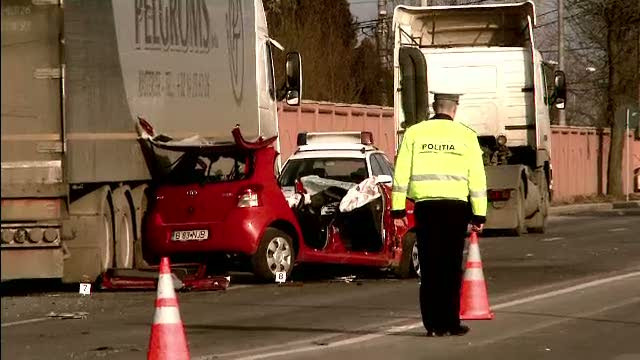 Au fost spulberati de un TIR, dupa ce au iesit cu masina, fara sa se asigure, din cimitir
