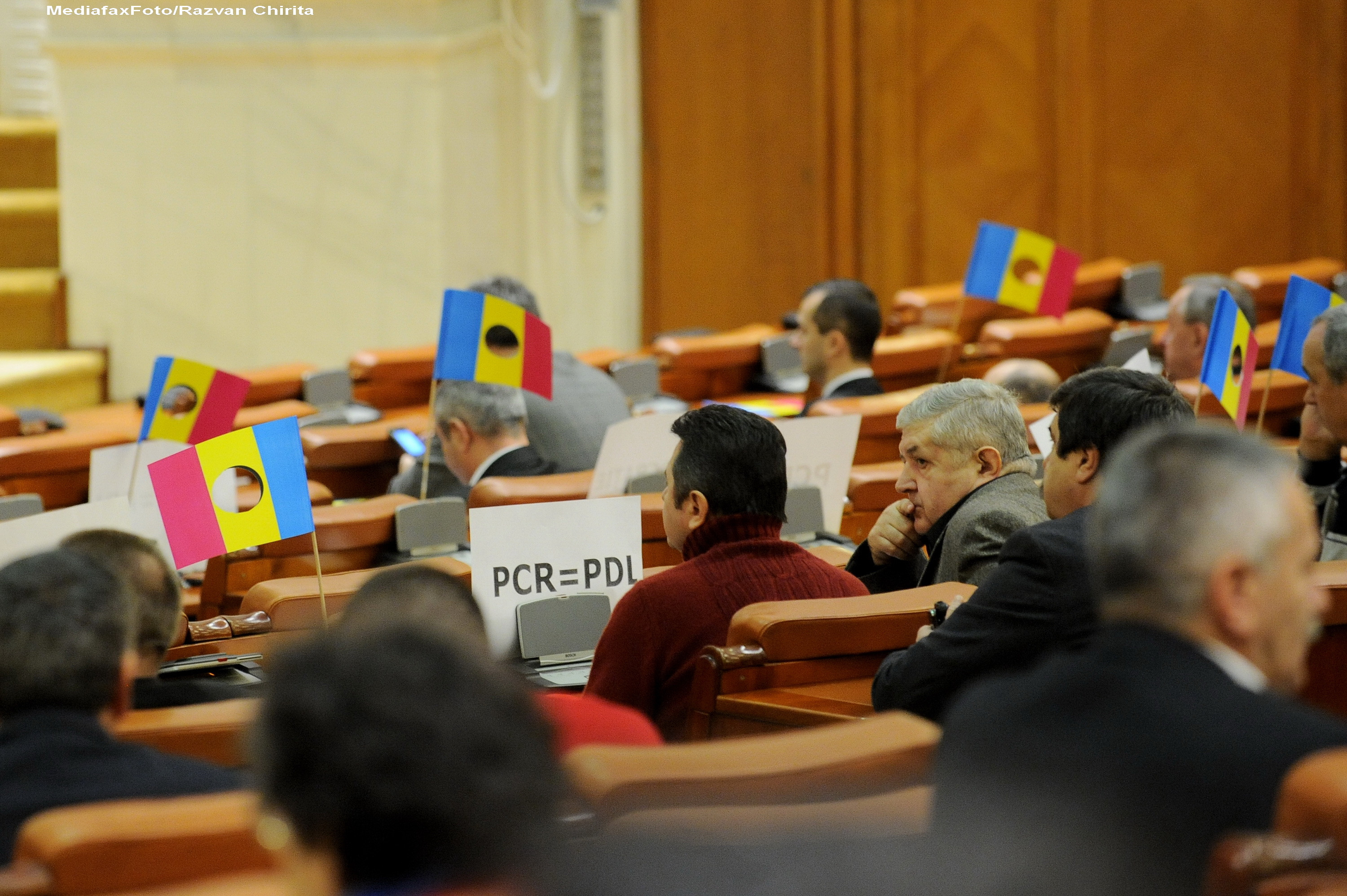 Parlamentarii opozitiei intra in greva. Isi vor primi insa salariile in continuare