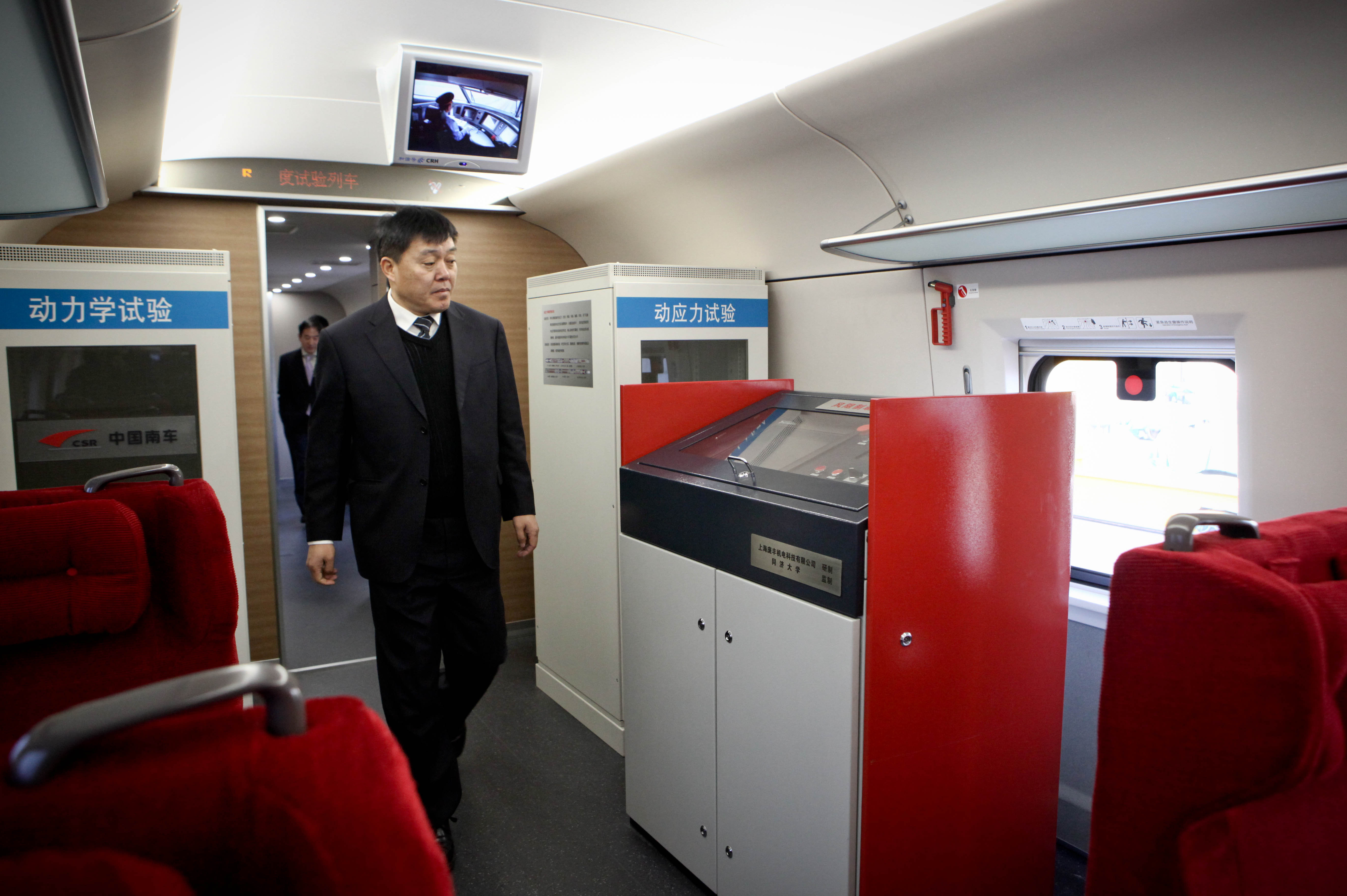 Intr-un an plin de accidente, China lanseaza un nou prototip-minune. Trenul care "zboara" cu 500km/h