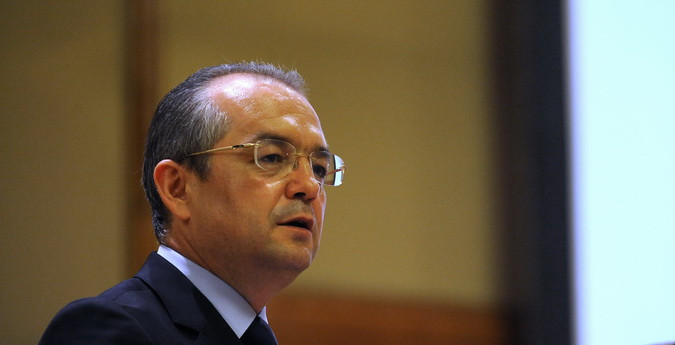 Premierul, cu voce tremuranda, catre ministri: "Aveti grija de parinti cat de mult puteti"