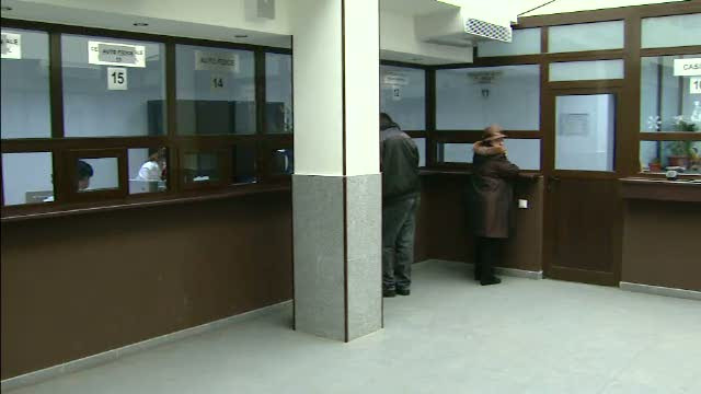 Romanii care nu isi platesc impozitele la timp raman fara ajutoare sociale