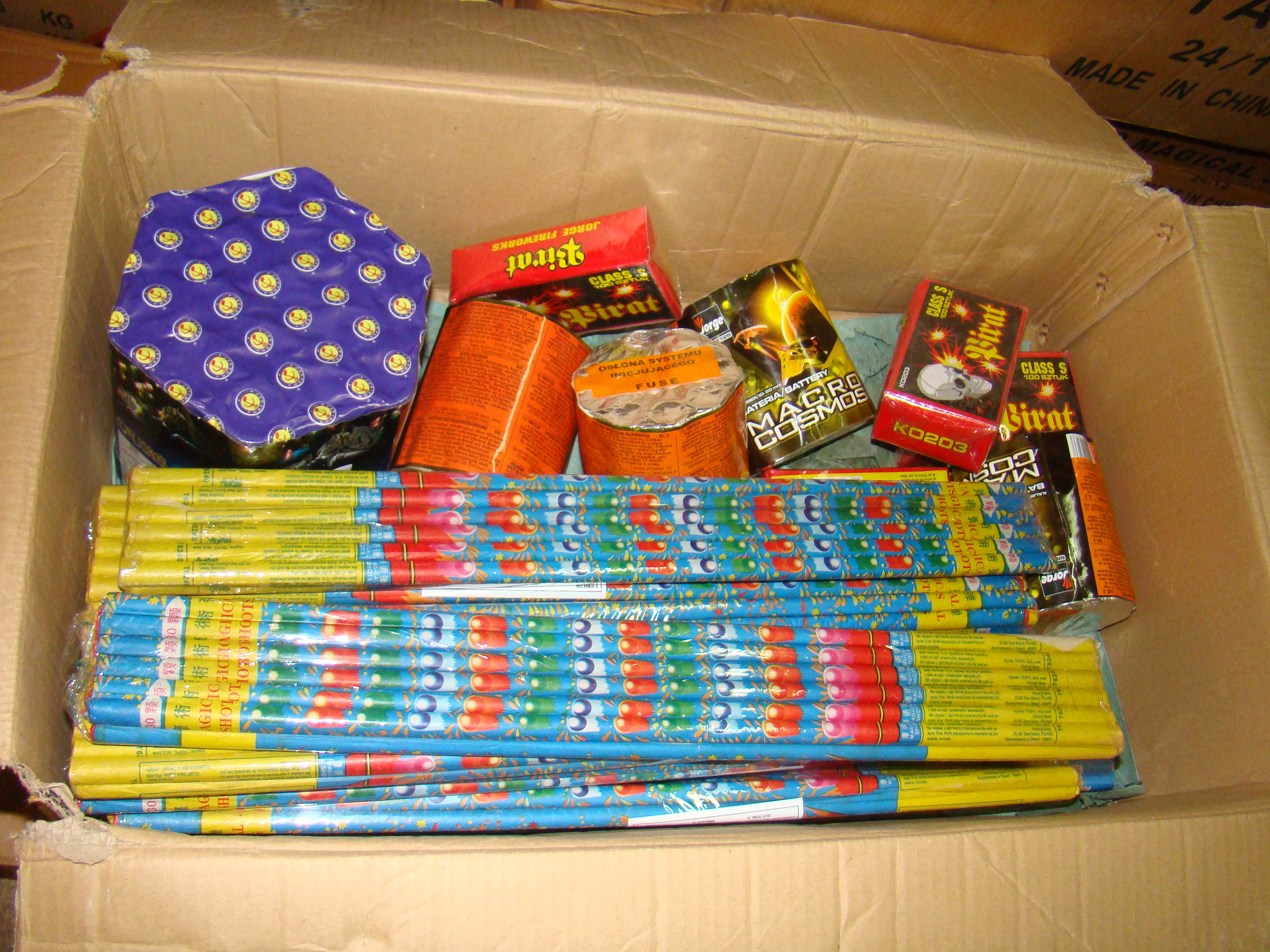 TIMIS: Afaceri ilegale "de sezon". 450 de kilograme de petarde si artificii, confiscate intr-o luna