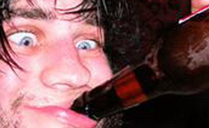 "Am consumat, da nu consum, da? Lasa ca plec acasa". Alcoolemie de 3 la mie = show total la Politie