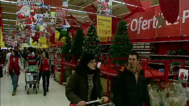 Febra cumparaturilor de iarna. Bugetul fiecarei familii a crescut cu aproximativ 15%