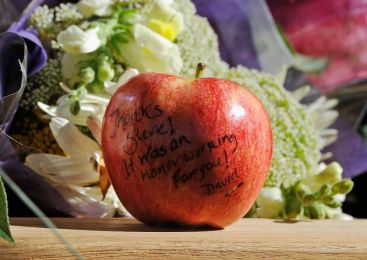 An de rascruce pentru Apple. A devenit cea mai valoroasa companie, dar a ramas fara mentorul sau