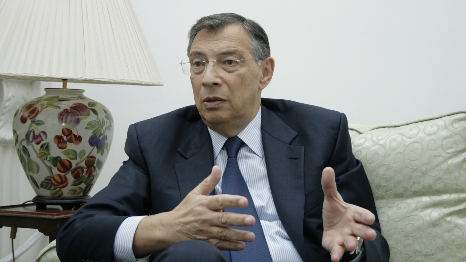 El este primul roman innobilat de regina Marii Britanii. Afla-i povestea