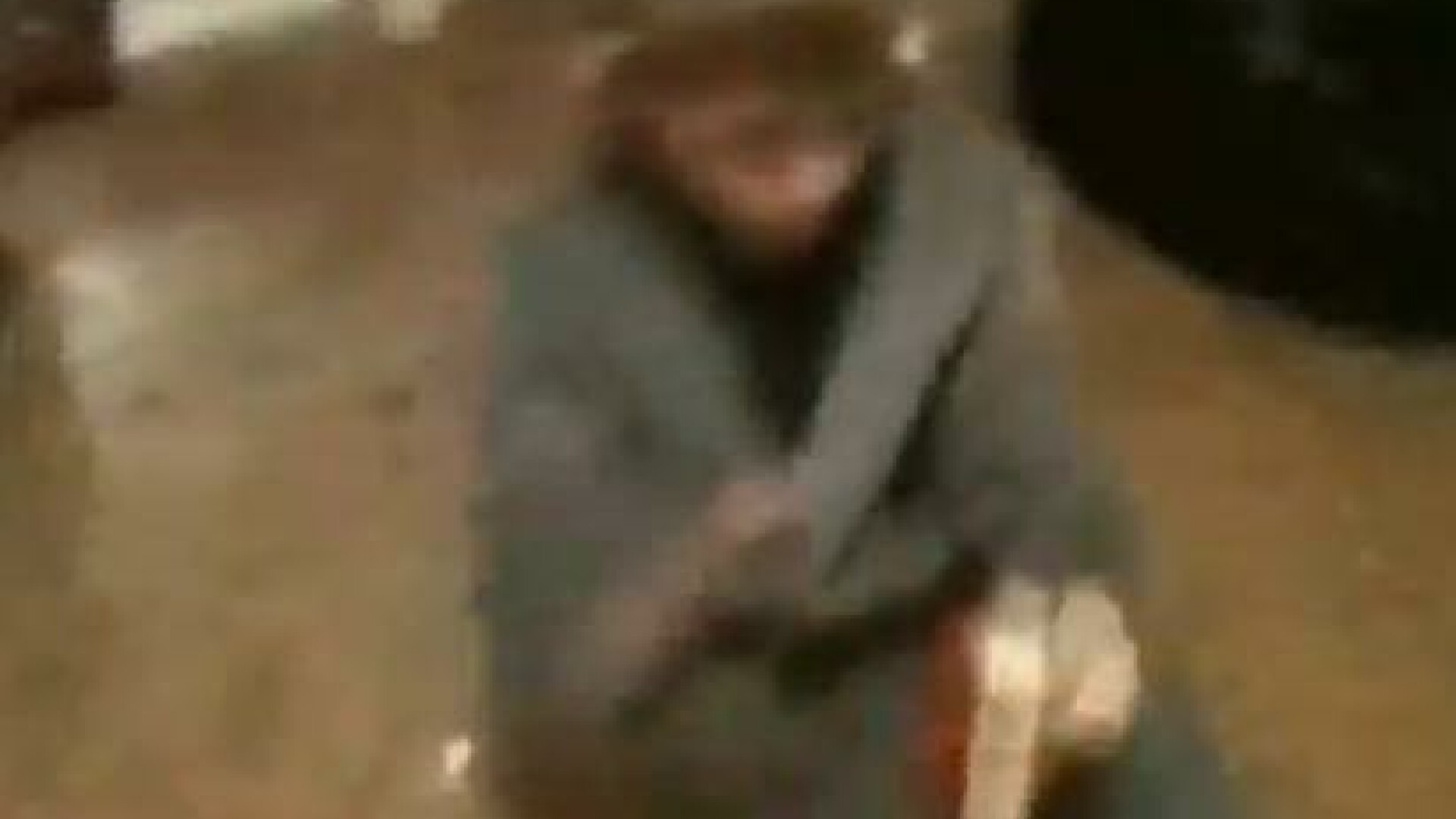 In pragul isteriei. Cum reactioneaza un copil cand isi desface cadoul. VIDEO