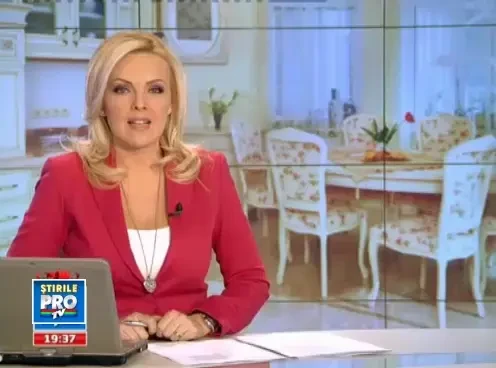 Parodia care a innebunit netul. Sarkozy, in rolul unui chelner beat. Ce-i spune lui Merkel. VIDEO