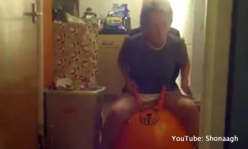 Ce fac doua bunicute de au ajuns de rasul internetului. VIDEO